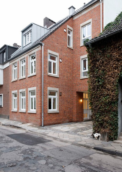 Klassisch  by Architektengruppe Düsseldorf