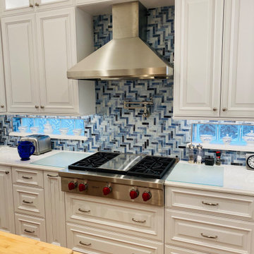 Traditional White Kitchen in Clear Lake Shores