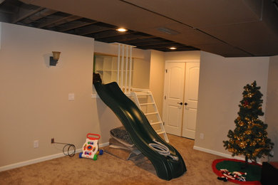 Inspiration for a timeless kids' room remodel in Cleveland