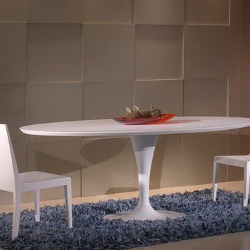 2566 MH Oval Dining Table