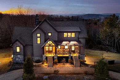 Example of an exterior home design in Charlotte
