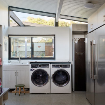 Flowing Courtyard Eichler