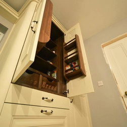 Traditional solid ash painted kitchen - Products