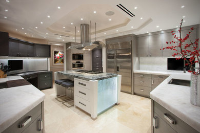 Trendy kitchen photo in Miami
