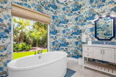 マイアミにあるおしゃれな浴室の写真