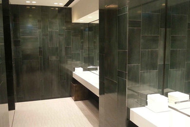 他の地域にあるコンテンポラリースタイルのおしゃれな浴室の写真