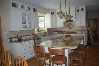 Inspiration for a transitional kitchen remodel in Chicago