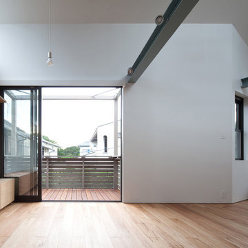 Small House with Floating Treehouse ツリーハウス