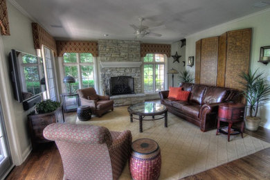 Home design - traditional home design idea in Chicago