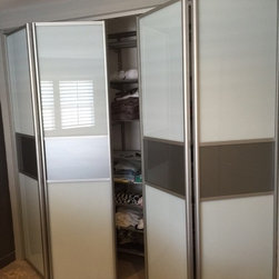 BFD-07 WengeWhite Obscure Glass Single Bi-Fold Door - Interior Doors