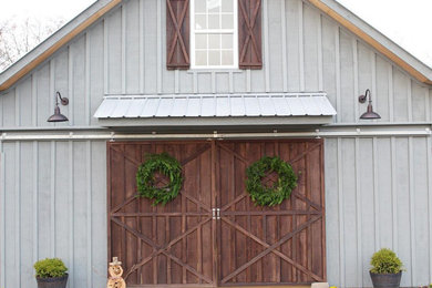 Inspiration for a large cottage detached barn remodel in Tampa