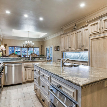 Plano estate with 2 guest houses and tennis court on 1.5 acres