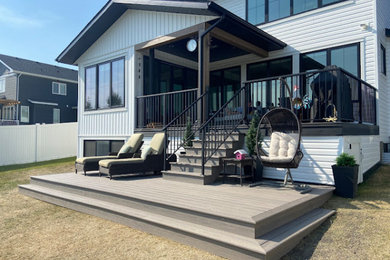 Trendy deck photo in Calgary
