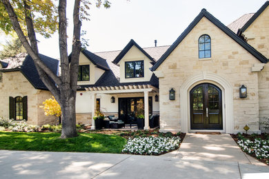 Entryway - transitional entryway idea in Denver