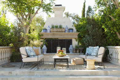 Inspiration for a timeless patio remodel in Los Angeles