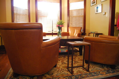 Elegant living room photo in Chicago