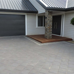 Premier Driveway Paver Courtyard in Iron Sand - Products