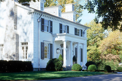 Inspiration for a transitional landscaping in Philadelphia.