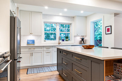 Kitchen photo in Toronto