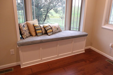 Kitchen - transitional kitchen idea in Omaha
