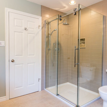 Modern Bath with Soaking Tub
