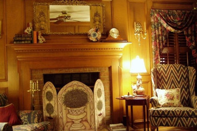 This is an example of a traditional family room in Atlanta.