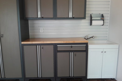 Example of a trendy garage design in Miami