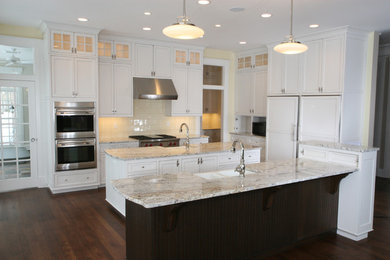 Kitchen - traditional kitchen idea in Other