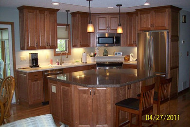 Example of a classic kitchen design in Minneapolis