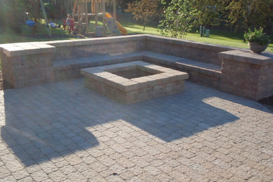 Inspiration for a timeless patio remodel in Milwaukee