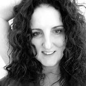 Laurie Hooper's photo