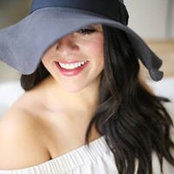 Ale Luna's photo