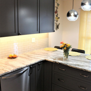 Starmark Kitchen/Main Bath in Maple Bridgeport Peppercorn/Mocha