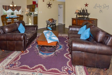 Mountain style family room photo in Austin