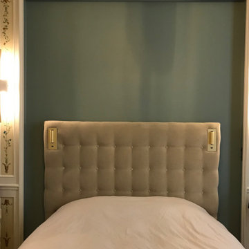 Création d'une tête de lit capitonnée avec liseuses intégrées