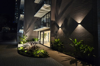 Inspiration for a mid-sized tropical entryway in Gold Coast - Tweed.