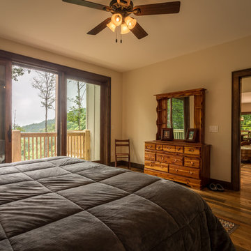 Rustic Retreat in Lost Creek