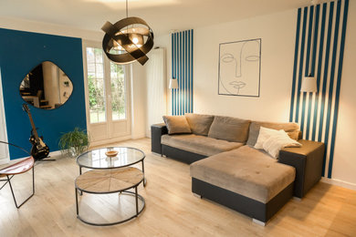 Inspiration pour un grand salon minimaliste.