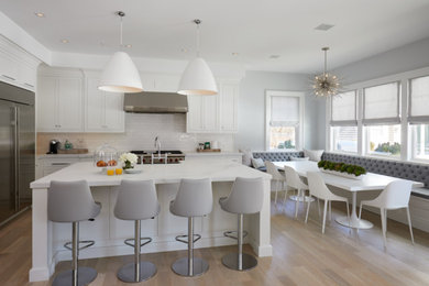 Kitchen - traditional kitchen idea in Raleigh