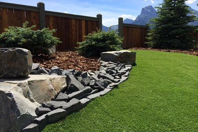 Design ideas for a rustic landscaping in Calgary.