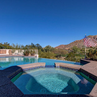 フェニックスのオーダーメイドサンタフェスタイルのおしゃれな裏庭プールの写真
