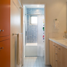 Mid modern kids bathroom