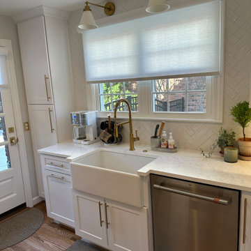 Showplace Framed Pendleton 275 Kitchen in Simpli White