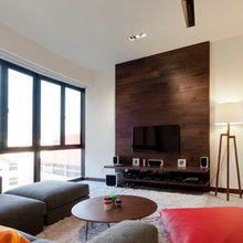 SOUTH BEACH CONDO 1: ENTRY WALL