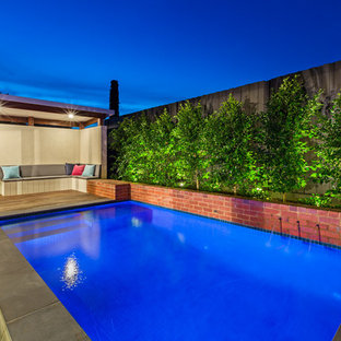 Kleiner, Oberirdischer Moderner Pool hinter dem Haus in rechteckiger Form mit Wasserspiel in Melbourne