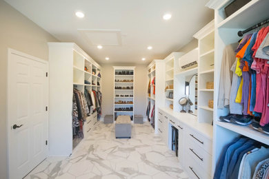 Example of a cottage chic closet design in Kansas City