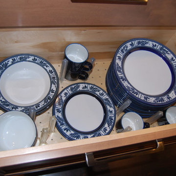 MEDIUM STAIN CABINETRY WITH ROMA IMPERIALE QUARTZITE