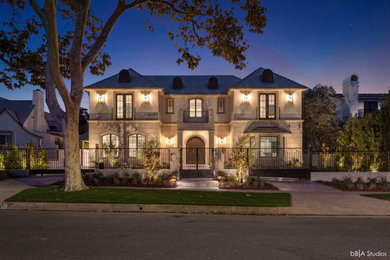 Inspiration for an exterior home remodel in Los Angeles
