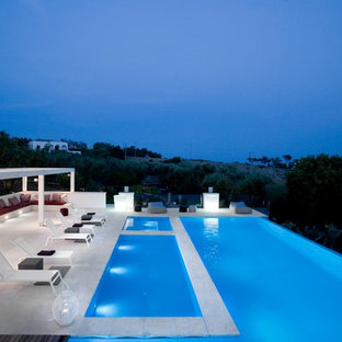 バーリの大きい長方形コンテンポラリースタイルのおしゃれなプールの写真