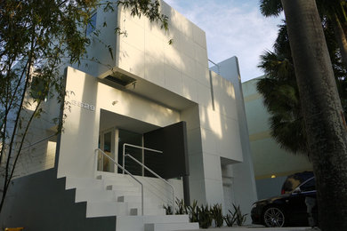 Modern exterior home idea in Miami